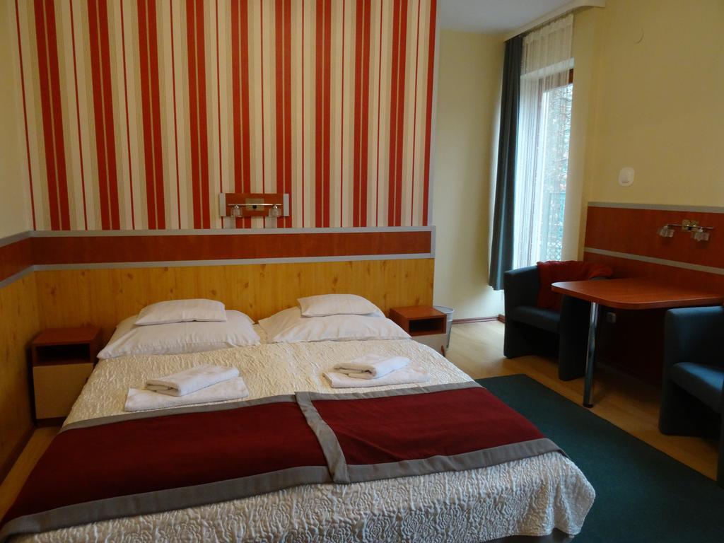 Fortuna Hotel Miskolc Bilik gambar
